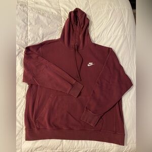 Nike Classic Pullover Hoodie in Burgundy